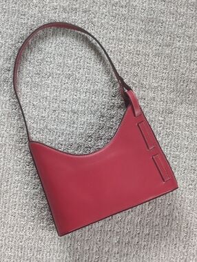 ADORABLE Y2K Cherry Red Structured Purse w/Woven Detail 🍒